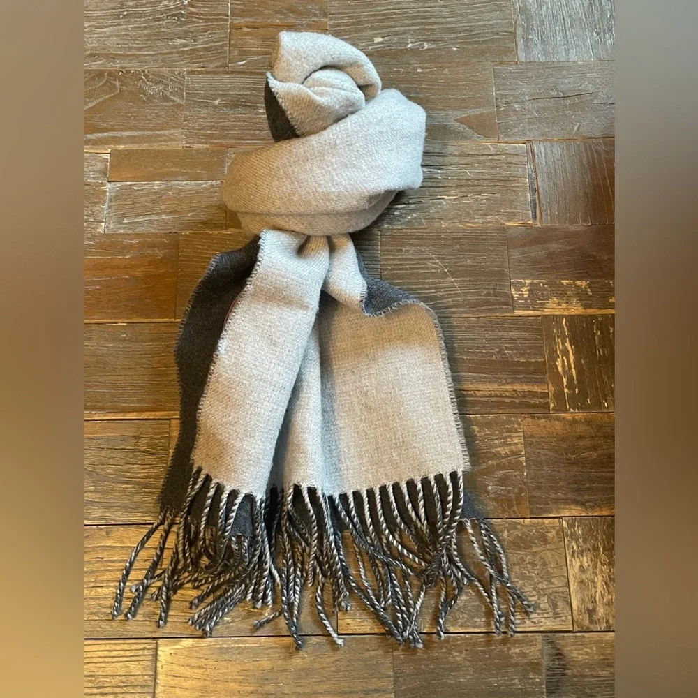 Vineyard Vines Merino Wool Two-Tone Fringe Scarf🖤
